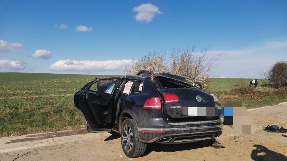 Havarované auto pri Budmericiach.