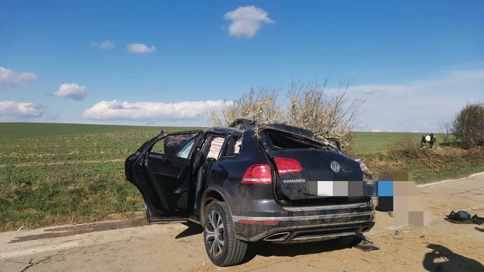 Havarované auto pri Budmericiach.