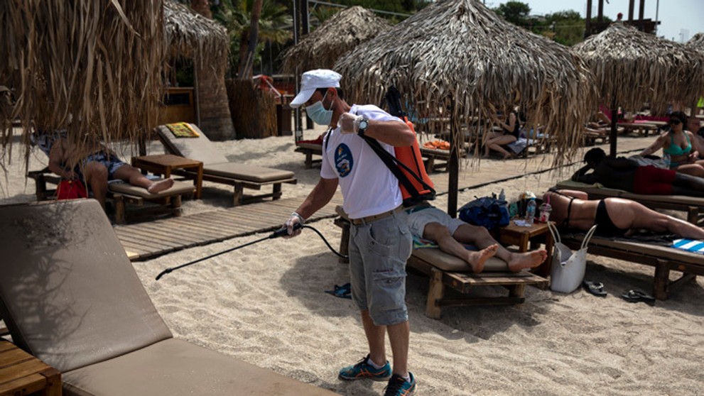 Vyšetrovatelia v rezidencii čínskeho veľvyslanca v izraelskom meste Herzlija.