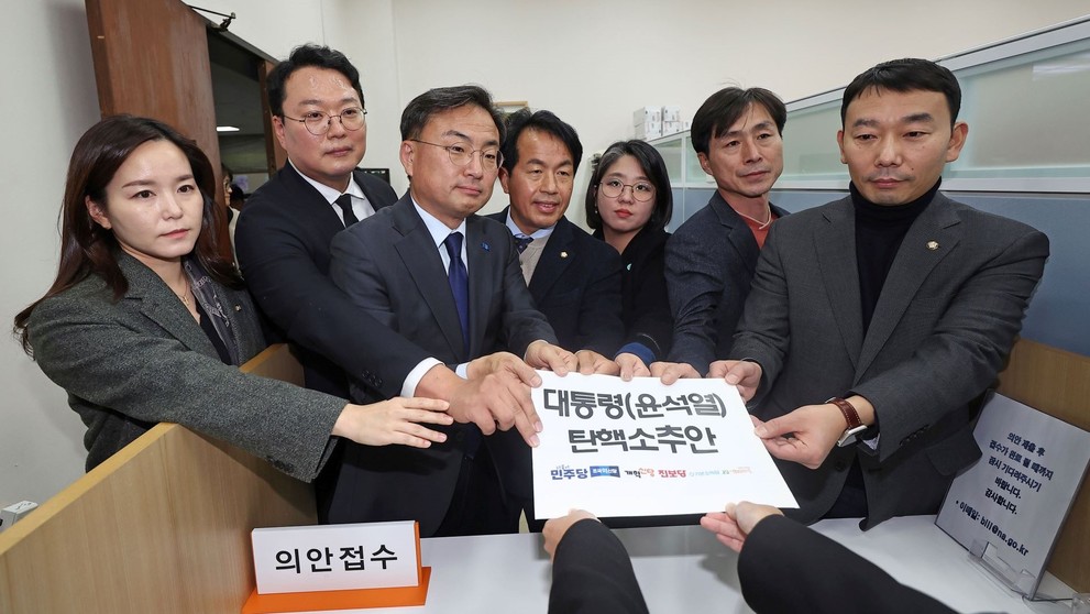 Mimoriadne stanné právo v Južnej Kórei