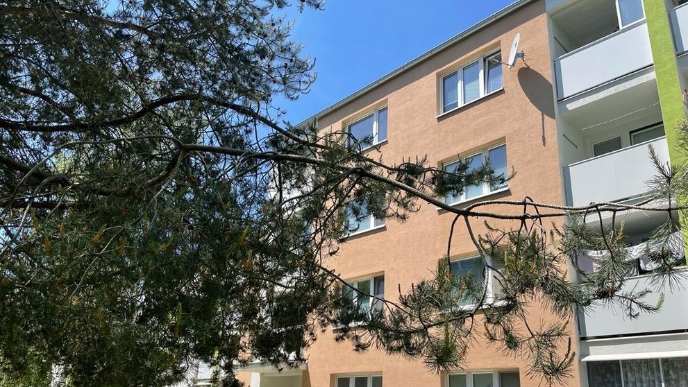 Štvorposchodová bytovka v Novom Meste nad Váhom.