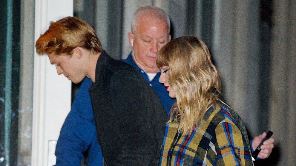 Taylor Swift na verejnosti s priateľom