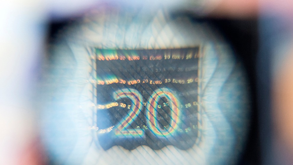 Na snímke ochranné prvky novej dvadsaťeurovej bankovky.