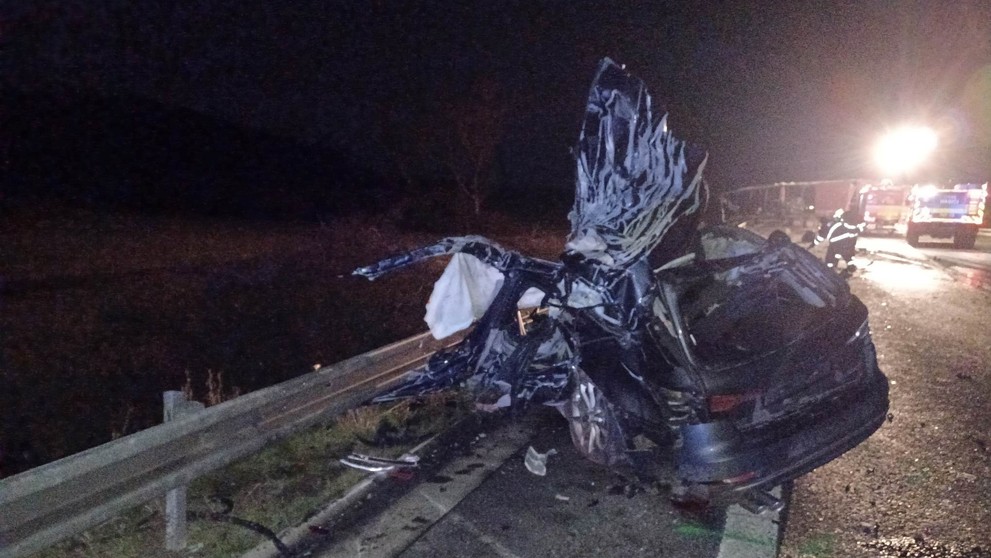 Z audi zostala len kopa šrotu, vodič zahynul.