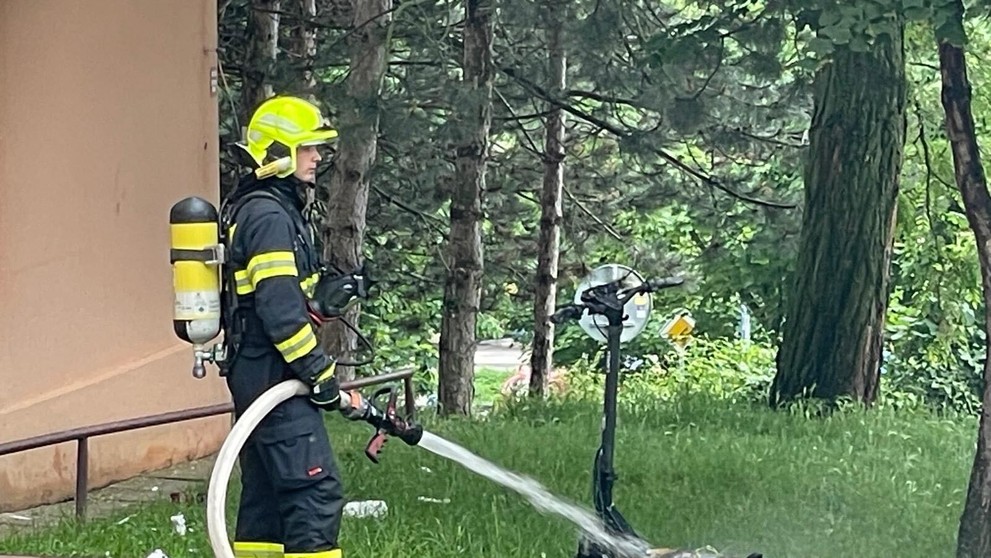 V byte vybuchla kolobežka.