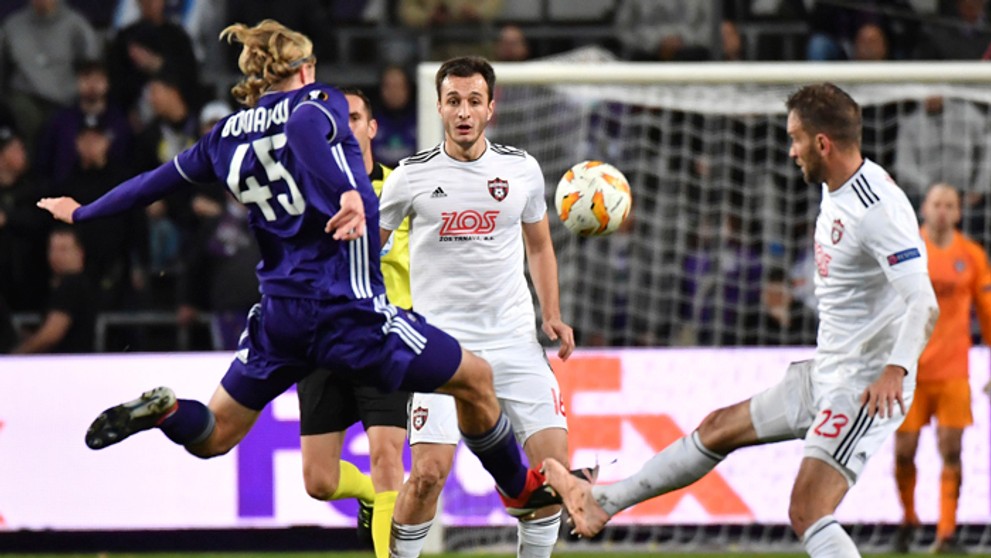 Sebastiaan Bornauw (vľavo) z Anderlechtu a Marek Bakoš (vpravo) zo Spartaku Trnava.