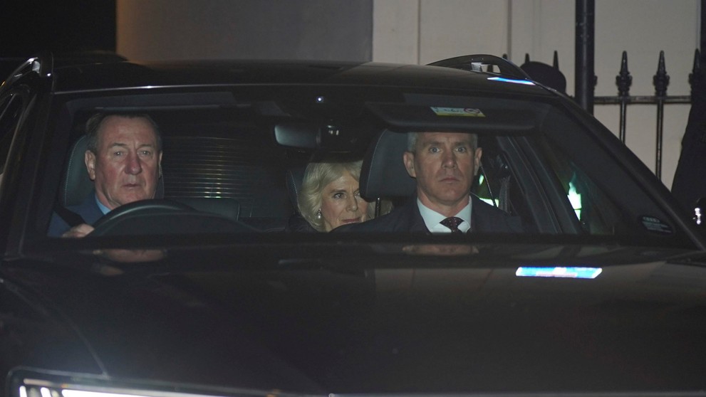 Kráľovná Kamila navštívila kráľa Karola III. v nemocnici