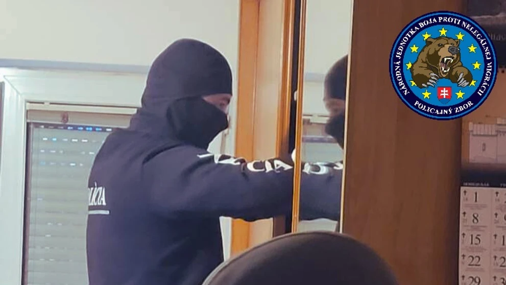 Polícia rozbila sieť nelegálneho zamestnávania Srbov na Slovensku