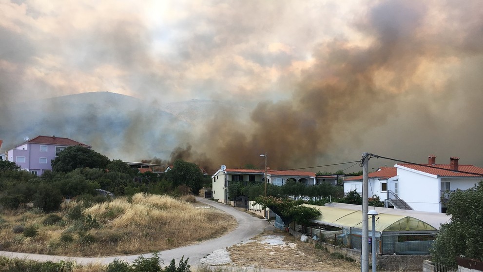 Mohutný požiar v obľúbenej destinácii Slovákov. Náš redaktor sa ocitol v ohnivom pekle