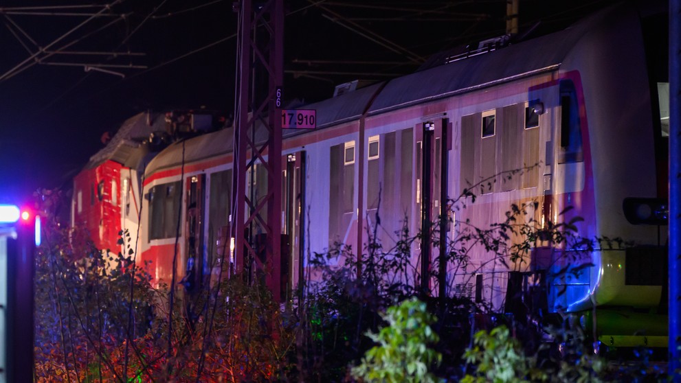 Pri Pezinku sa zrazili dva vlaky