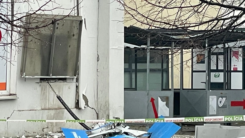 Bankomat rozmetalo.