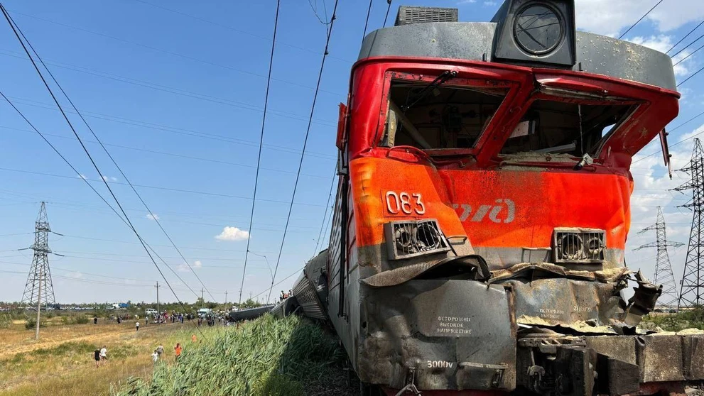 Vo Volgogradskej oblasti sa po zrážke s nákladiakom vykoľajil vlak.