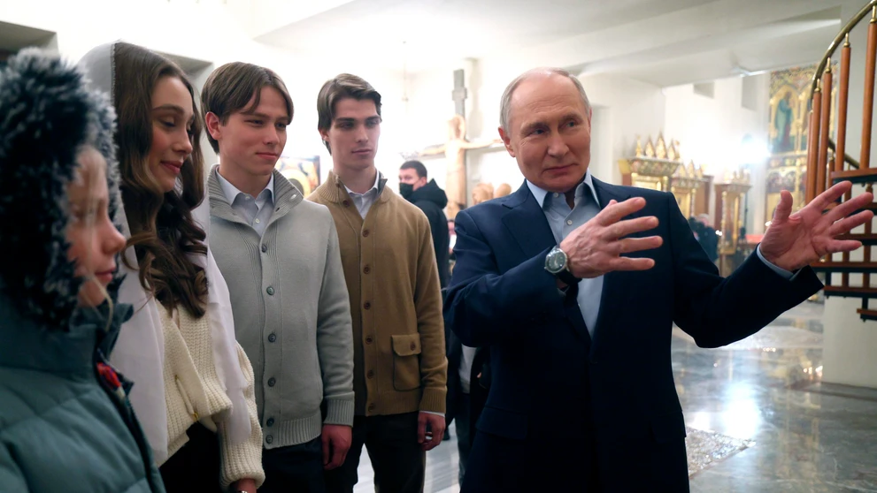 Putin slávil Božie narodenie v spoločnosti rodín vojakov padlých na Ukrajine.
