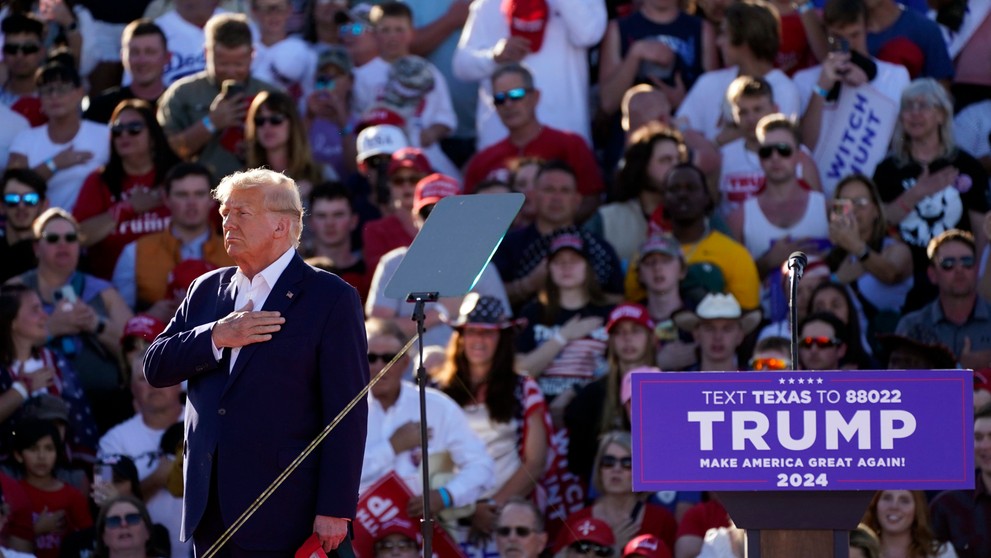 Donald Trump prichádza na svoju kampaň pred prezidentskými voľbami 2024.