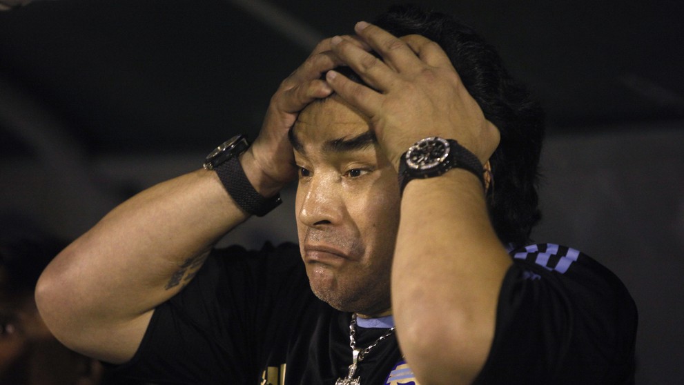 Argentínsky tréner Diego Maradona sa teší z gólu proti Uruguaju v kvalifikácii MS 2010.