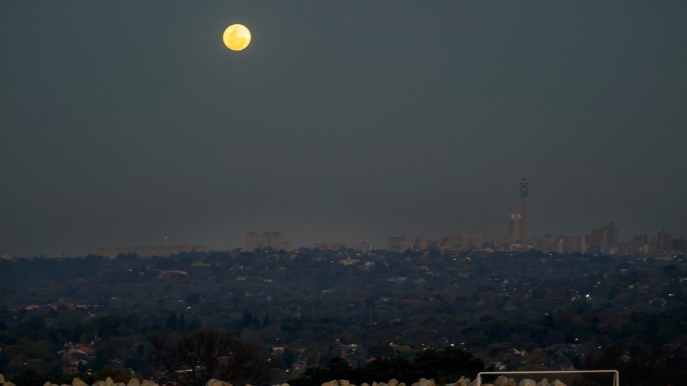 Aj v ďalekej Juhoafrickej republike vidno superspln - pohľad z Johannesburgu.