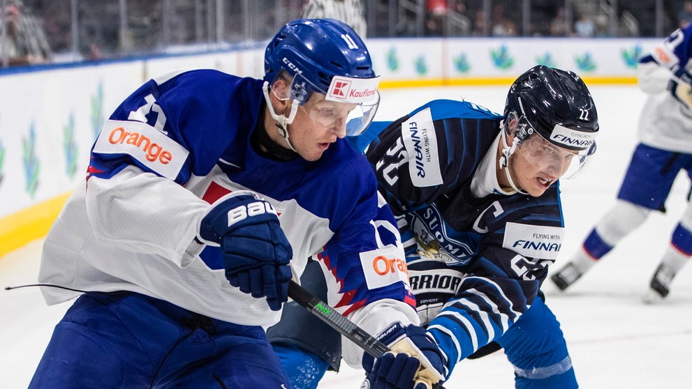 Zľava Fín Roni Hirvonen a Slovák Matej Kašlík na MS juniorov.