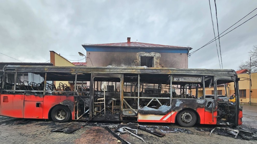 Zničené autobusy