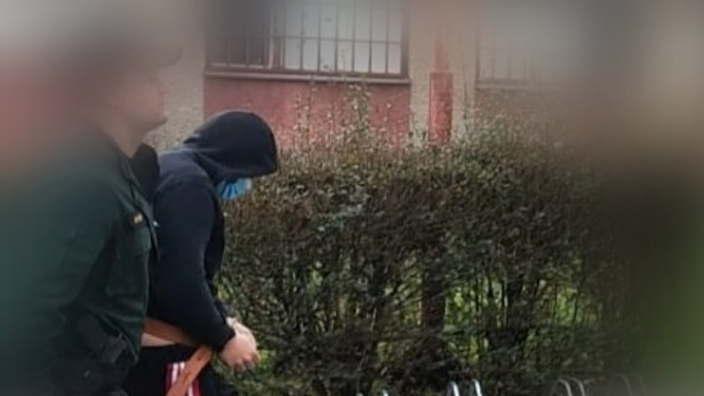 Muži, ktorí v Lubeníku zbili iného muža palicou, putujú do väzby.