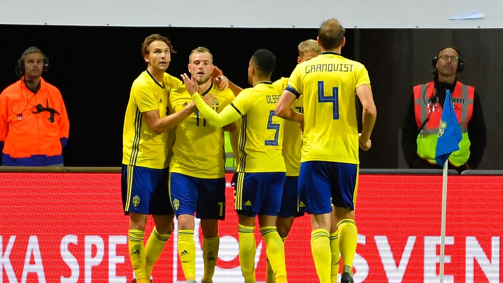 Radosť Švédov po góle v medzištátnom zápase proti Slovensku.