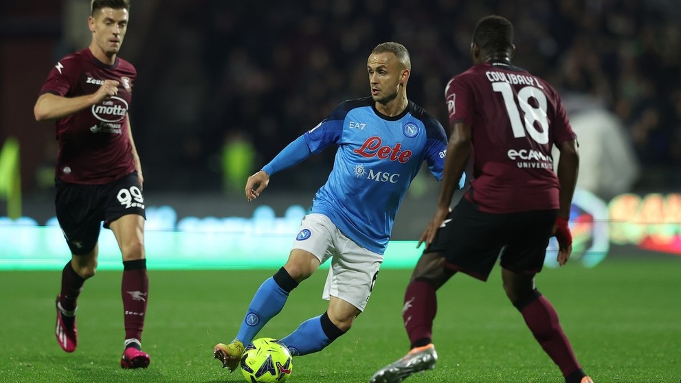 Stanislav Lobotka počas zápasu proti Salernitane.