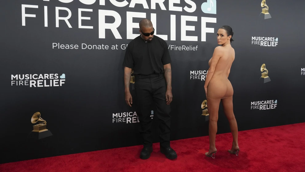 Kanyeho manželka prišla na Grammys takmer nahá