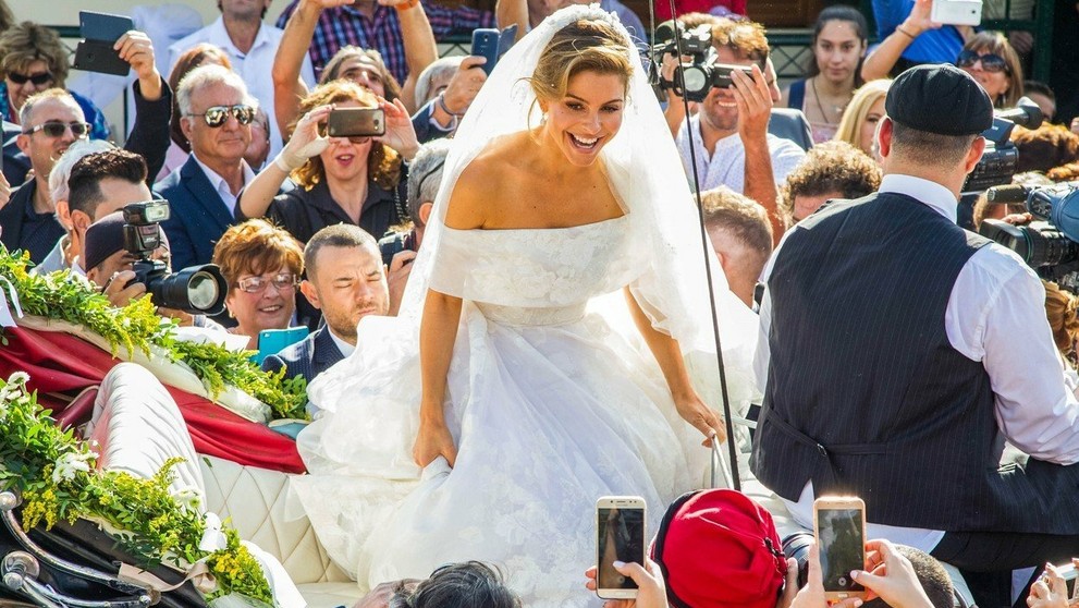 Maria Menounos sa vydala