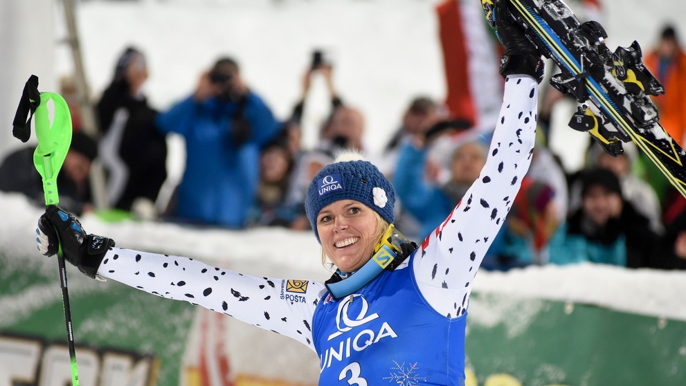 Veronika Velez-Zuzulová po výhre nočnom slalome Svetového pohára v rakúskom Flachau.