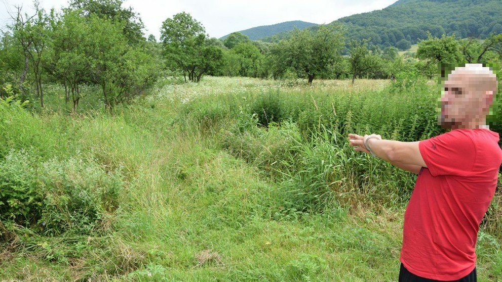 Miroslav Lehotský ukazuje miesto, kde zakopal údajné obete.