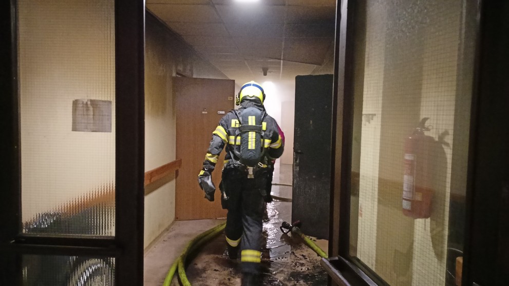 Zásah hasičov v dome seniorov v Karlových Varoch.