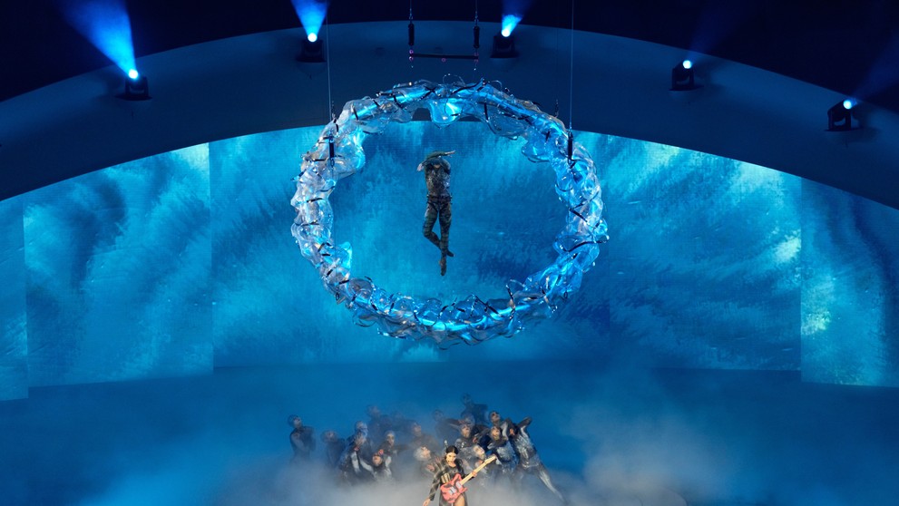 Na snímke účinkujúci vystupujú počas záverečného ceremoniálu.