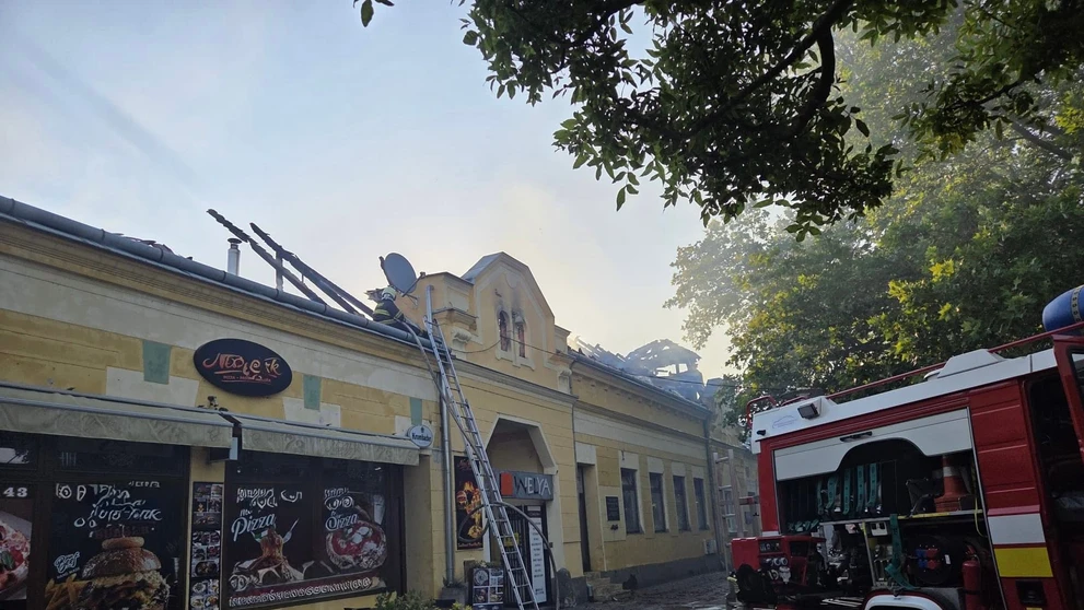 Požiar v centre Štúrova