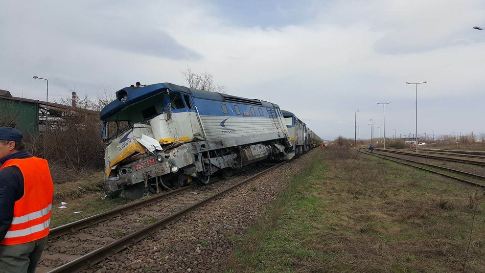Nehoda vlaku a nákladného auta.