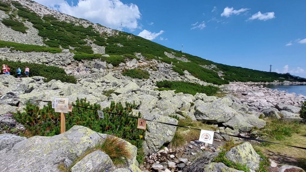 Tatry sprísňujú kontroly po prípadoch kúpania v plesách.