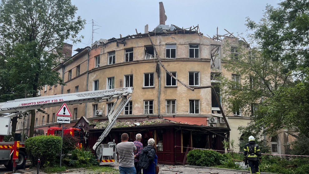Ruský raketový útok na ukrajinské mesto Ľvov.