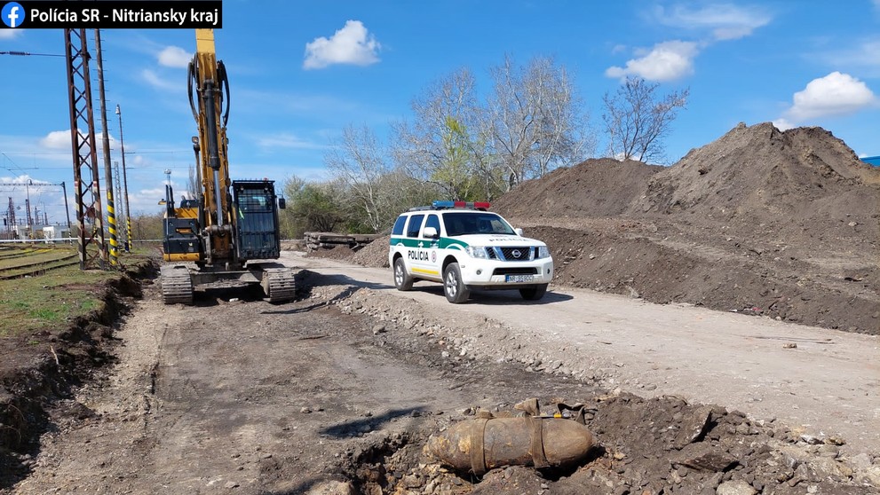 Bomba z 2. svetovej vojny, ktorú našli na železničnej stanici v Nových Zámkoch.