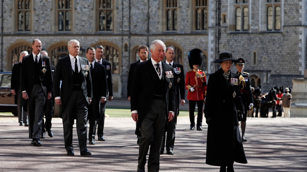 V smútočnom sprievoda kráčali princove deti a vnúčatá. 