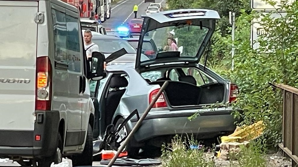 Zdemolované auto po nehode.