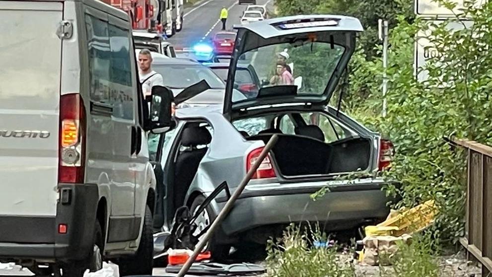 Zdemolované auto po nehode.