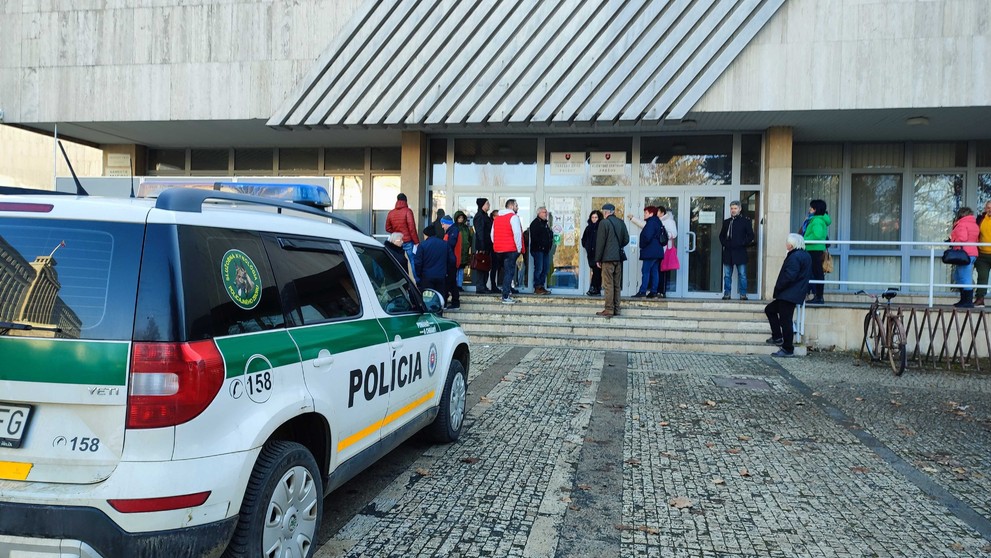 Klientske centrum pre bombovú hrozbu evakuovali.