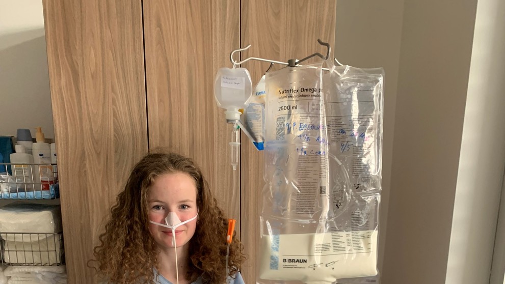 Julie trpí chronickým ochorením. Napriek tomu má k životu pozitívny postoj, ktorý sa snaží šíriť ďalej