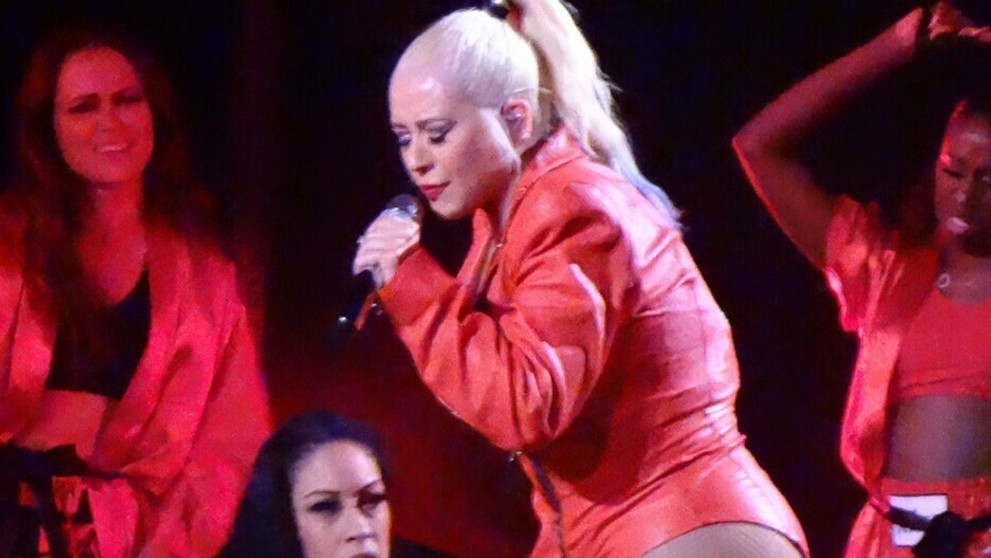 Zľava Mikko Koivu a Ryan Donato z Minnesoty oslavujú gól proti Washingtonu.