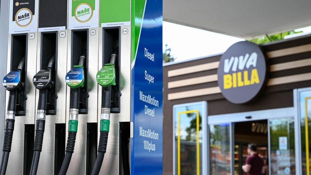 Nákup potravín na čerpacej stanici.