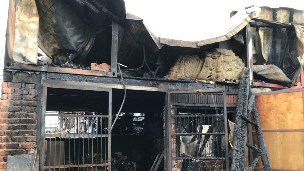 Požiar autoservisu v Bratislave