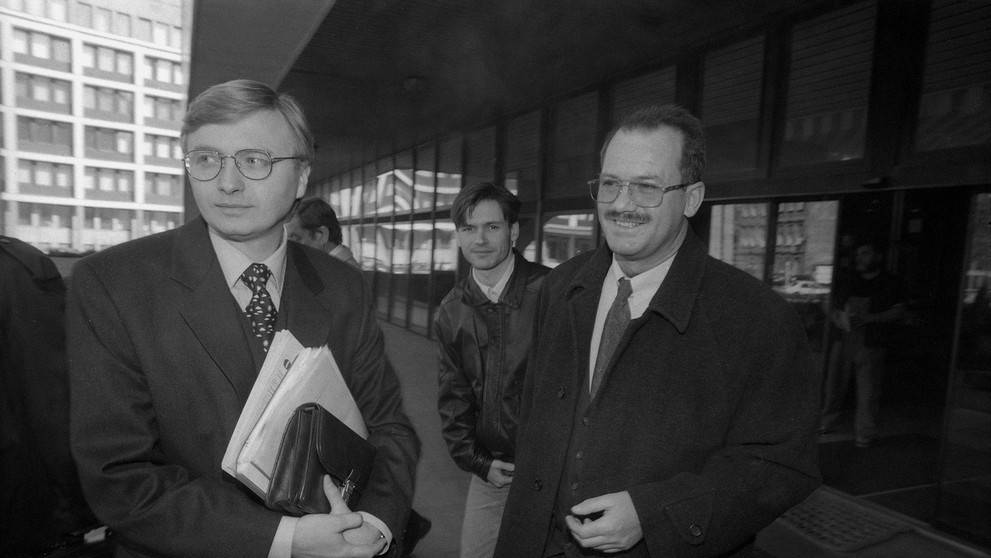 Na snímke z 24. apríla 1997 v Bratislave Najvyšší súd rozhodoval o žalobe Michala Kováča ml.