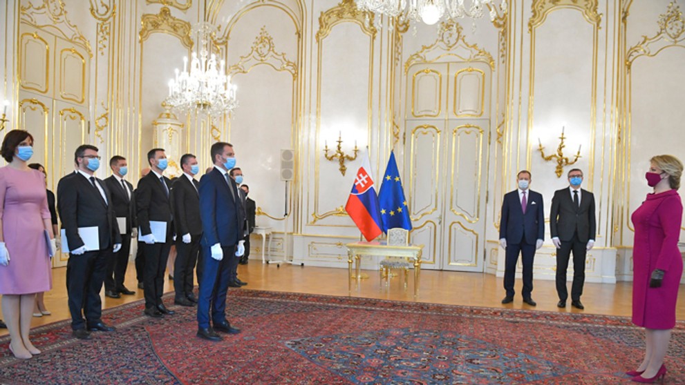 Prezidentka Zuzana Čaputová, premiér Igor Matovič a noví ministri.