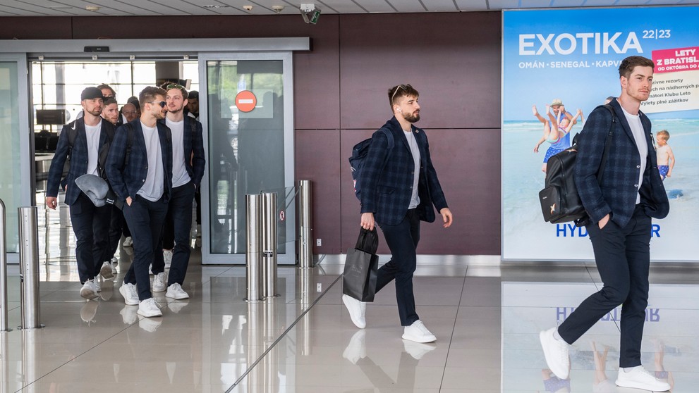 Slovenskí hokejisti po návrate z MS.