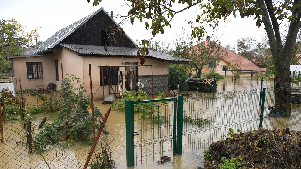 Arnaud Demare a jeho víťazné gesto po triumfe v 11. etape Giro d'Italia.