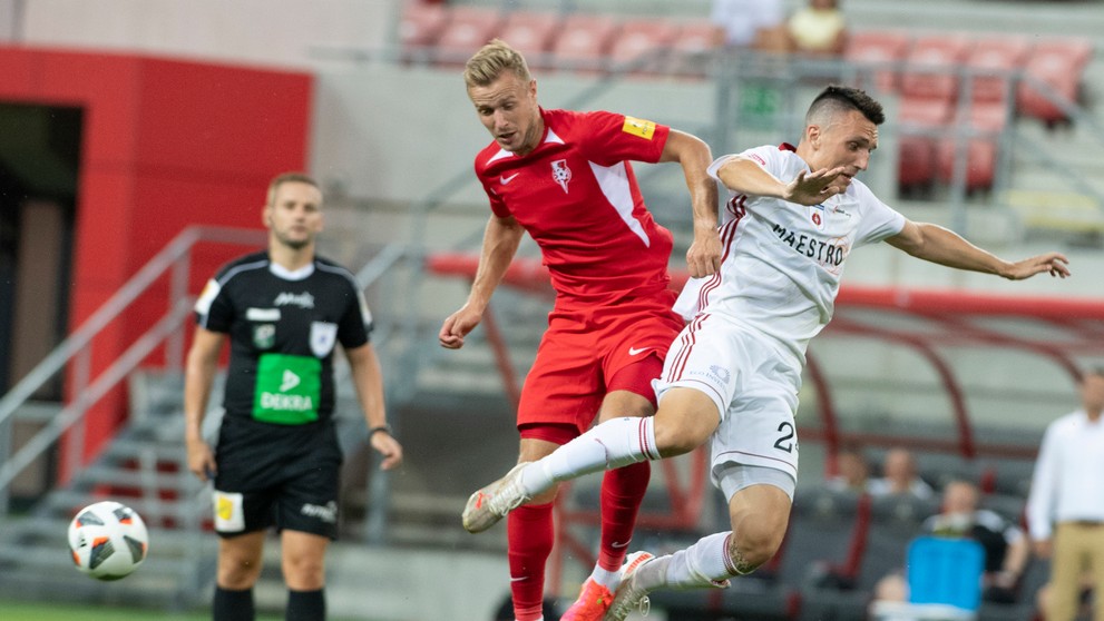 Zľava Ondřej Machuča (Sereď) a Timotej Múdry (Ružomberok) v zápase Fortuna ligy.