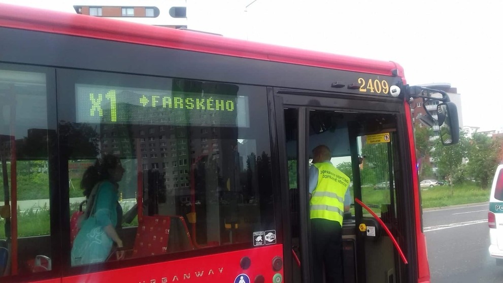 Strhnuté trakčné vedenie.